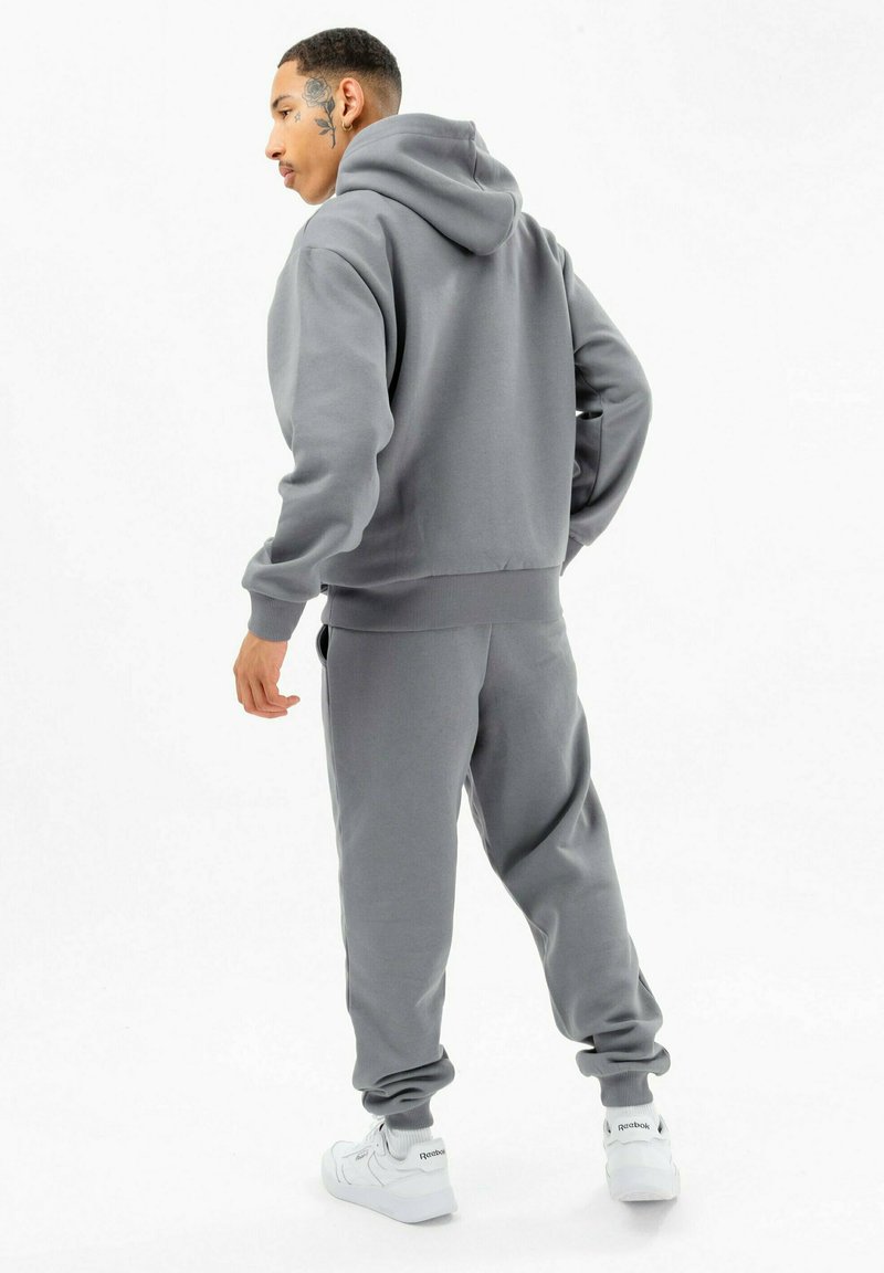 Herren Trainingsanzüge | Hype CONTINU8 CONTINU21022 Jogginghose grey/grau - ZE79762 Herren Trainingsanzüge | Hype CONTINU8 CONTINU21022 Jogginghose grey/grau - ZE79762