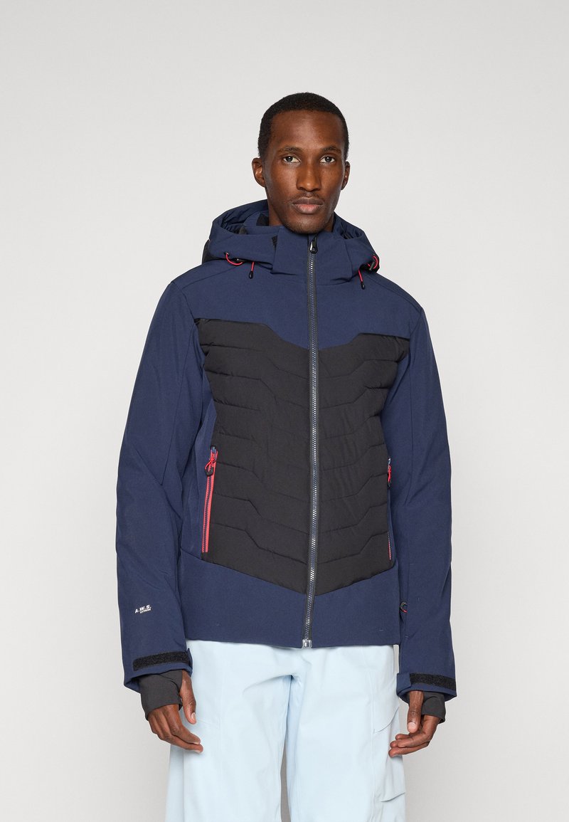 Marineblaues Skijackett mit schwarzem gepolstertem Vorderteil, Reißverschlusstaschen und roten Akzenten. Verfügt über eine Kapuze und verstellbare Bündchen für einen sicheren Sitz.