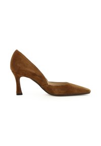 Escarpin en daim marron à talons hauts avec un bout pointu et un talon fin. Présente une texture lisse et un design épuré de l'empeigne.