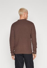 Jack & Jones JORCOSY CABLE VNECK - Jumper - chocolate brown