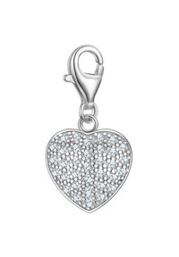 Silverfärgad hjärtformad berlock med en texturerad yta prydd med flera små, glittrande stenar, utrustad med en kräftklo som fäste.