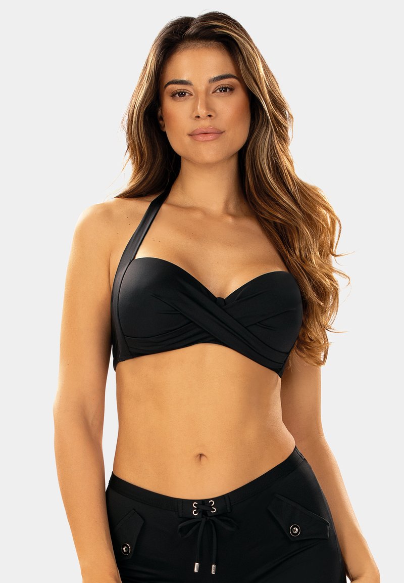 Czarny stanik bikini z przekręconym przodem, wykonany z gładkiego materiału. Szerokie ramiączka zapewniają wsparcie. Brak widocznych elementów metalowych.