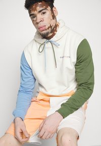 Scotch & Soda Calções - orange/offwhite/blue