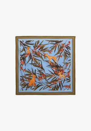 Sciarpa blu con bordo marrone con cani arancioni tra rami verdi e fogliosi con bacche rosse.