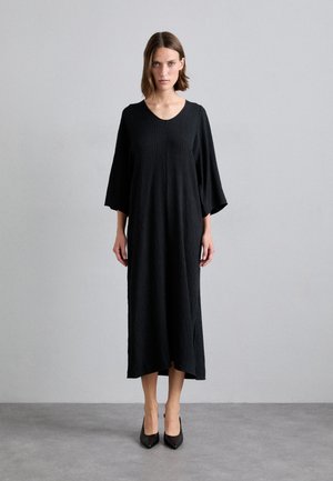 CAROLYNN - Maxikjoler - black
