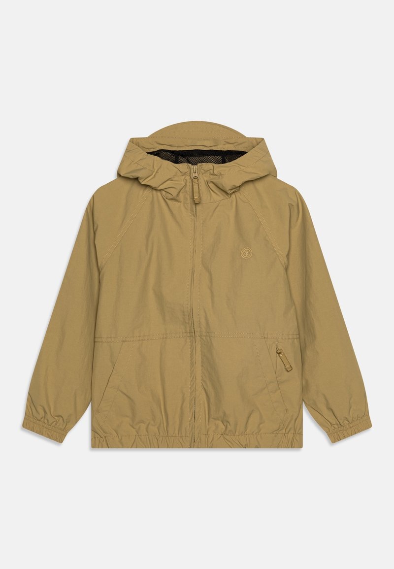 Giacca con cappuccio di colore marrone chiaro, realizzata in materiale leggero. Presenta polsini elasticizzati, una chiusura frontale con zip e un piccolo logo sul petto.