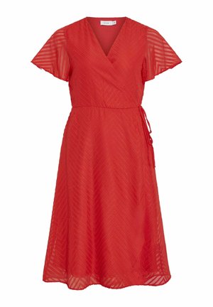 Rode wikkeljurk met korte vlindermouwen, een V-hals en een gestructureerd zigzagpatroon. Inclusief een strik taille voor een aanpasbare pasvorm.