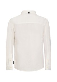 Biała koszula z długim rękawem, wykonana z lekkiego materiału, z klasycznym kołnierzykiem, zapiętymi mankietami i małą metką z logo z tyłu.
