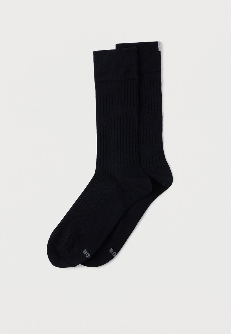 Fekete bordázott zokni, rugalmas anyagból készült. Megerősített orr- és sarokrész jellemzi, az alján finoman nyomtatott logóval.