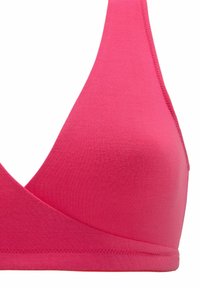Rozā, gluda auduma bralets ar V-veida kakla dizainu, regulējamām siksnām un bezšuvju apdari. Iespējo šķērsota priekšējā paneļa dizains papildu atbalstam.