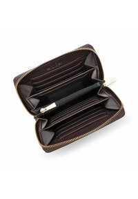 Brązowy skórzany portfel z zamkiem błyskawicznym, wyposażony w wiele przegródek na karty, centralną kieszeń na zamek oraz złote elementy ozdobne.