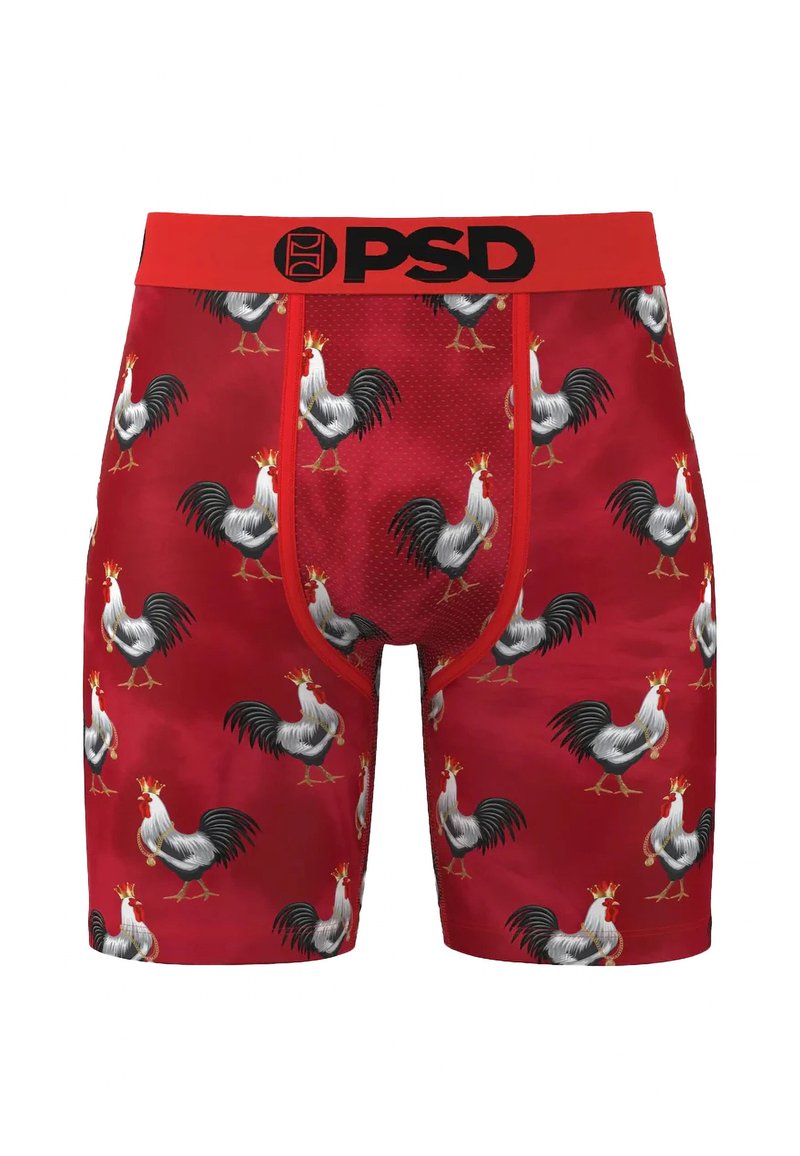 Calzoncillos boxer rojos con un patrón de gallos, con gallos en blanco y negro que llevan coronas, y una cintura roja con el logo "PSD".