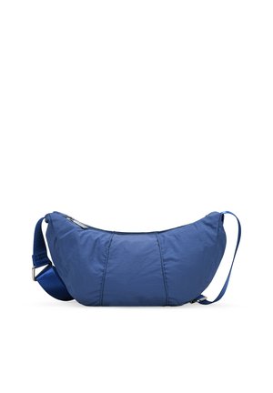 Bolso de tela suave en color azul con forma curva, cierre de cremallera y correa ajustable. Presenta costuras visibles y un diseño minimalista.