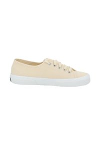 Beige Leinensneaker mit weißer Gummisohle, runder Zehenkappe, sechs Ösen und kontrastierenden strukturierten Akzenten auf der Sohle.
