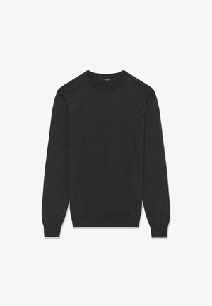 Temno siva pulover s krožnim vratom in dolgimi rokavi ter rebrastimi manšetami, ki ima teksturirano tkanino. Enostavna zasnova, brez vzorcev ali okraskov.