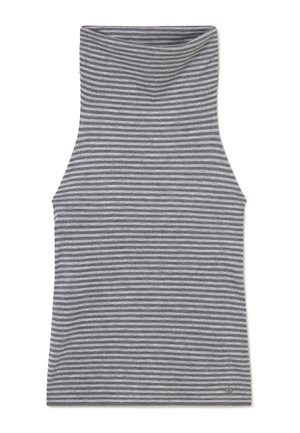 Top sans manches à col roulé rayé horizontalement gris et blanc avec une silhouette ajustée et un petit logo près de l’ourlet inférieur.