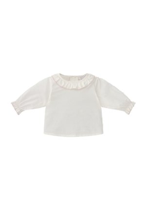 Chemise blanche pour bébé à manches longues avec col et poignets volantés, présentant des détails de surpiqûres roses le long des bords.