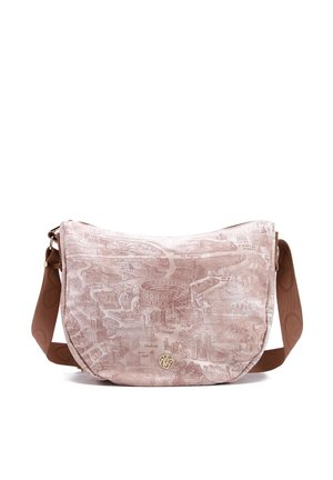Borsa a tracolla rosa con un design a mappa che presenta punti di riferimento, tracolla marrone con un motivo testurizzato e un accento di logo dorato.