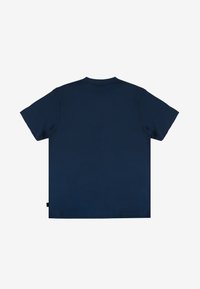 Granatowa bawełniana koszulka z krótkim rękawem i okrągłym dekoltem. Posiada prosty krój i jest gładka, bez wzorów ani ozdób.