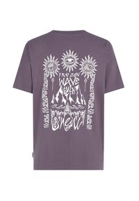 Paarse katoenen t-shirt met een wit grafisch ontwerp met zonmotieven, bergen en tribale patronen op de achterkant.