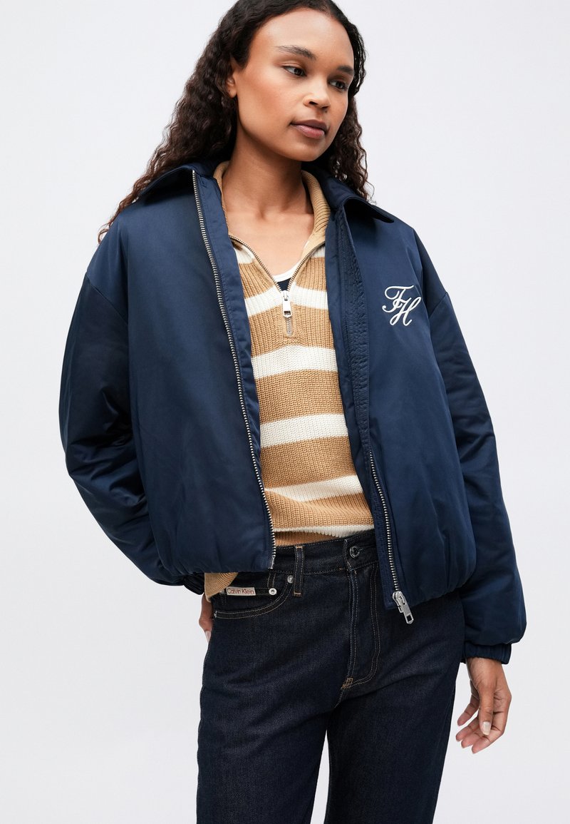 Tommy Hilfiger WATER REPELLENT SATIN RELAXED PADDED JACKET - Mezisezónní bunda - dark night navy