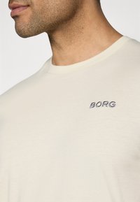 Thumbnail Image 6