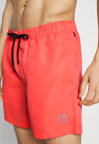 Jack & Jones JPSTFIJI JJSWIM SOLID  - Shorts da mare - hot coral