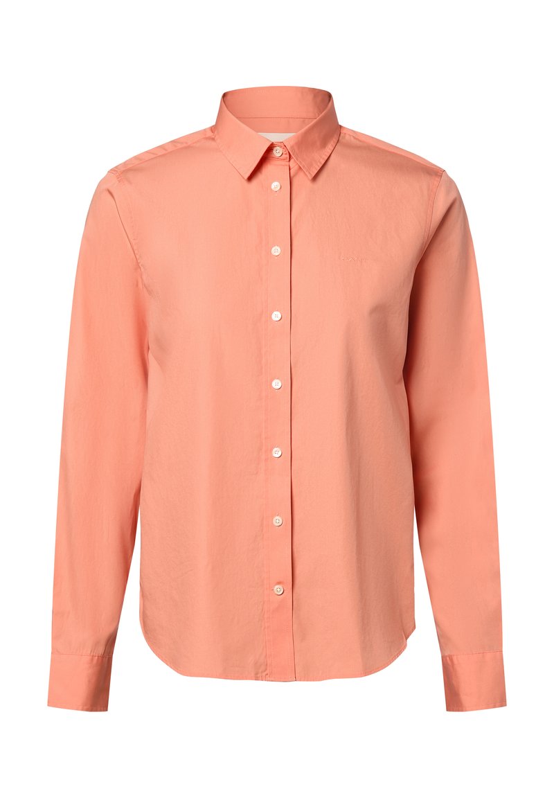 Korallenfarbene Langarmbluse mit Button-Down-Kragen, durchgehender Knopfleiste und einem dezenten Logo auf der Brust. Glatte Stoffstruktur.