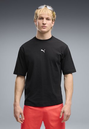 Puma, RUN CULTURE COLLECTIVE BOXY GRAPHIC T-SHIRT - T-Shirt print - black
