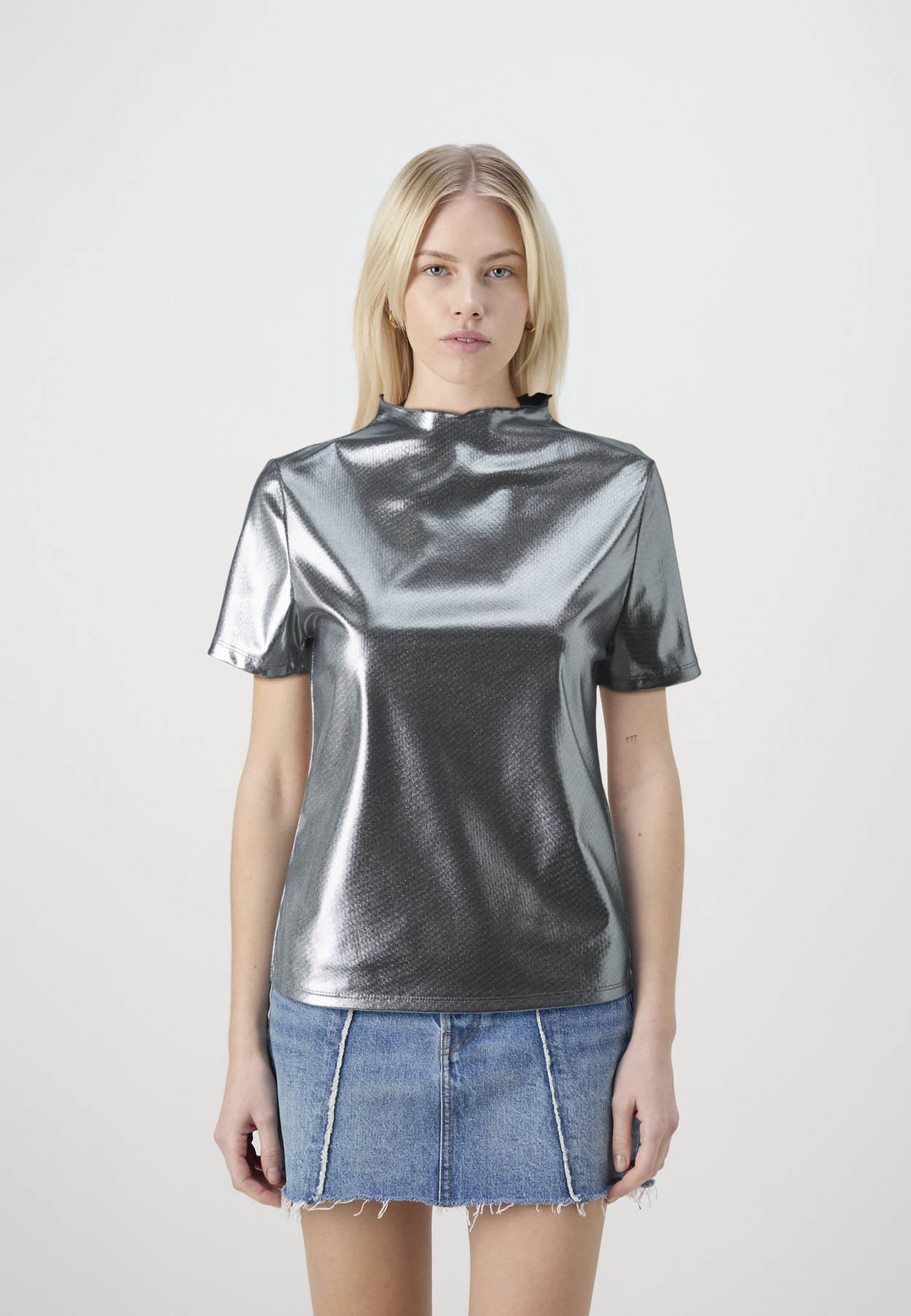 ONLMELIA MOCKNECK