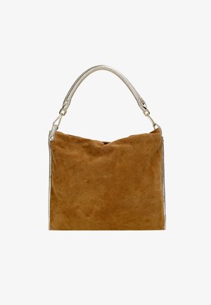 Bruine suède handtas met een zilveren metalen handvat en accenten. Soepele, ruime vormgeving met een zachte textuur en minimale details.