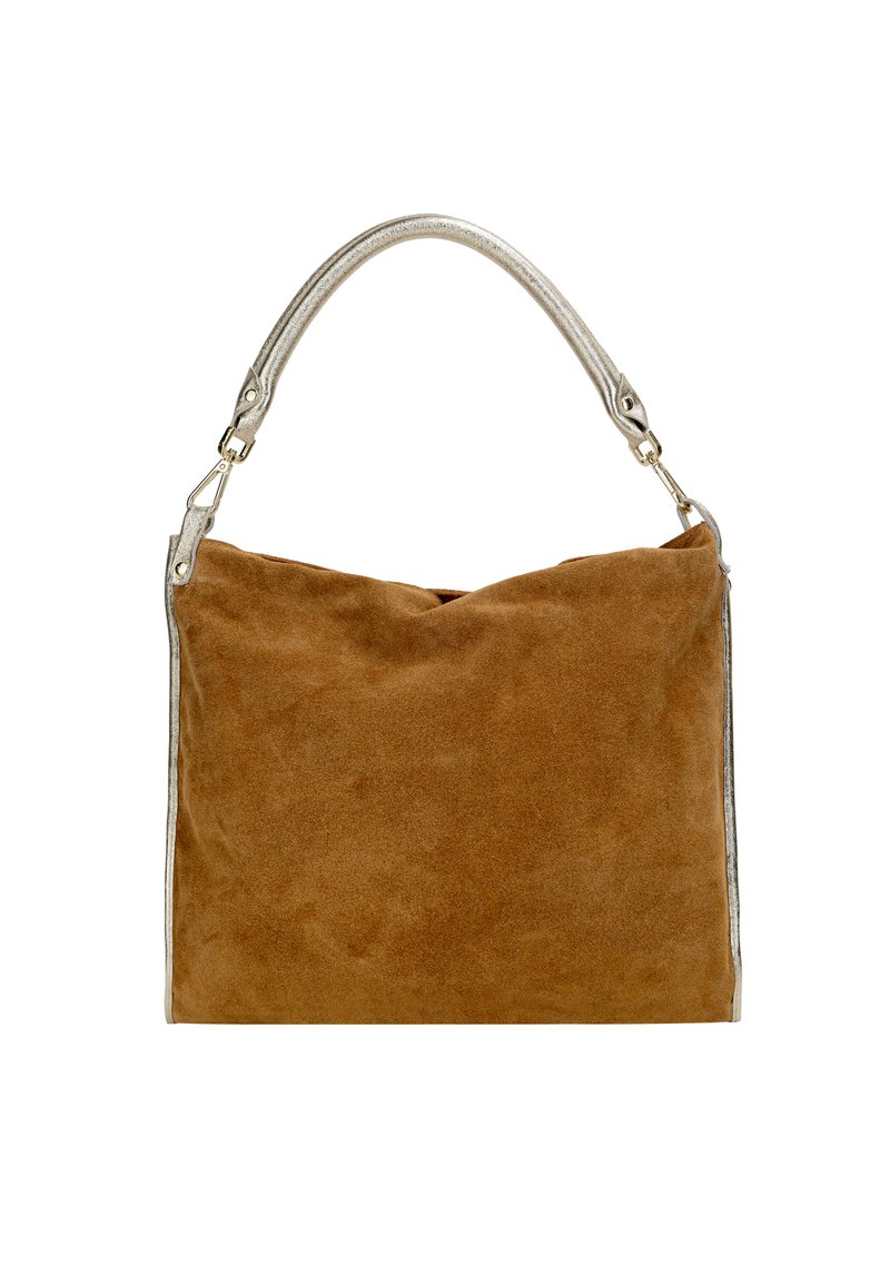 Borsa in suede marrone con manico e dettagli metallici argento. Design liscio e spazioso con una texture morbida e minimalismo nei dettagli.