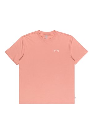 Vaaleanpunainen lyhythihainen T-paita, joka on valmistettu puuvillasta ja jossa on pyöreä kaula-aukko sekä pieni valkoinen logo edessä. Yksinkertainen, rento istuvuus.