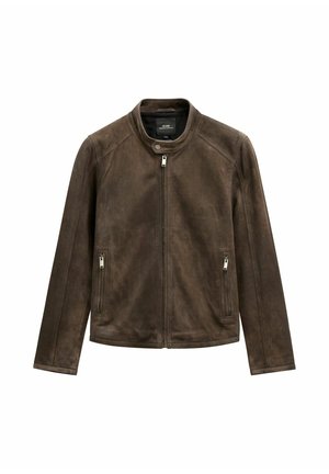 Brązowa zamszowa kurtka z przednim zamkiem błyskawicznym, dwoma zasuwanymi kieszeniami bocznymi oraz kołnierzem zapinanym na zatrzask. Długie rękawy i dopasowany krój.