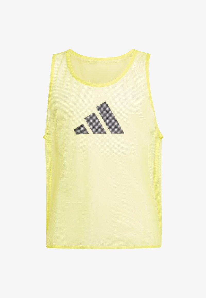 Maglietta da allenamento senza maniche in rete gialla con logo Adidas nero centrato sul petto, su sfondo bianco.