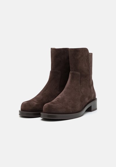 Stuart Weitzman BOLD ZIP BOOTIE - Lage laarzen - dark brown