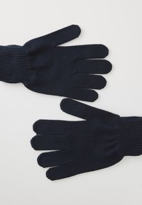 Námornícke modré pletené rukavice s piatimi prstami a elastickými rebrovanými manžetami, s hladkou textúrou a jednoduchým dizajnom bez vzorov.