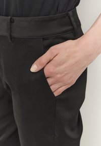 Culture CUCAYA  - Chinos - black