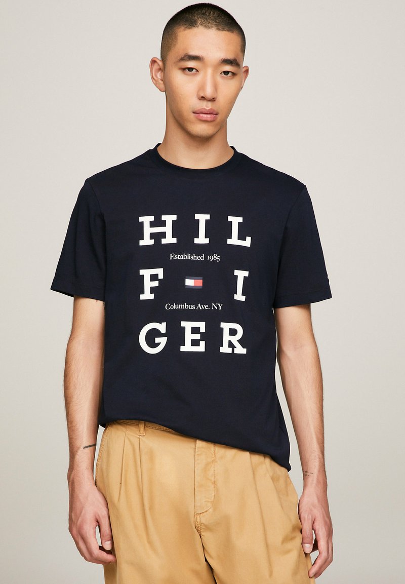 Tommy Hilfiger - NWT Logo Box Strip Crewneck