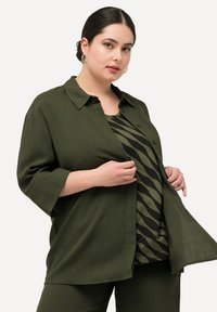 Ulla Popken 3/4 SLEEVE - Blusa - forest green