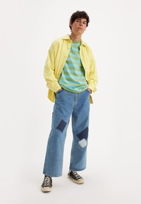 Levi's® Skateboarding SKATE CROP CARPENTER - Široke kavbojke - pushing daisies