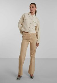 Pieces PCTESSIE JACKET - Giacca di jeans - whitecap gray