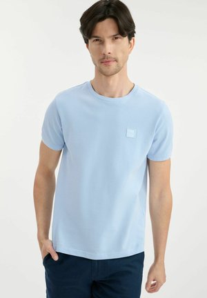 - T-shirt basic