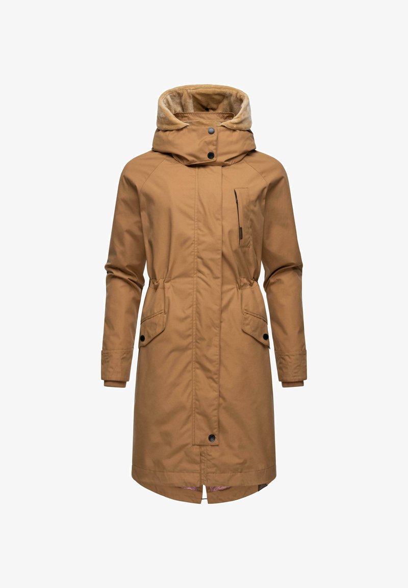 Abrigo exterior color marrón claro con un alto cuello, bolsillos con cremallera y parche, cierre de botón a presión y un suave forro interior texturizado.