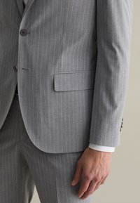 PIOMBO PINSTRIPED OUTFIT SET - Completo - light grey