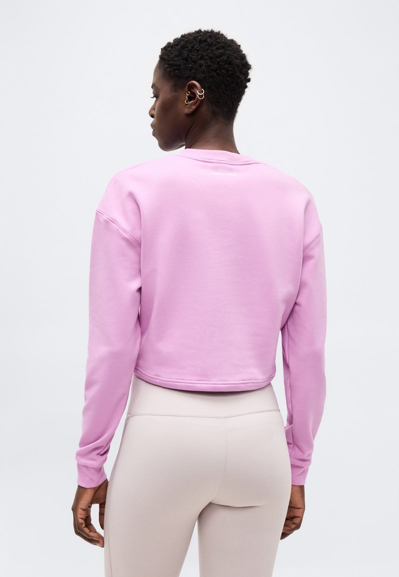 Nike Performance CREW - Mikina - magenta/metallic silver-coloured/white