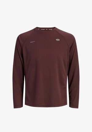 T-shirt de sport manches longues col rond en bordeaux foncé avec petits logos sur la poitrine et finition en tissu texturé.