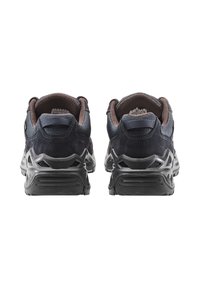 Scarpe sportive da uomo, tomaia in suede e mesh blu navy e nero, colletto imbottito, suola in gomma, dettagli testurizzati sul tallone e sui lati.