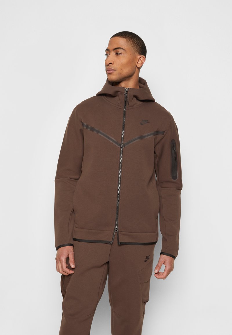 tech fleece baroque brown