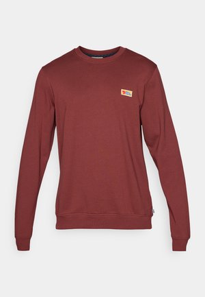 Rotes Sweatshirt mit langen Ärmeln aus einer Baumwollmischung, ausgestattet mit einem gerippten Halsausschnitt, Bündchen und einem kleinen Logopatch auf der Brust.